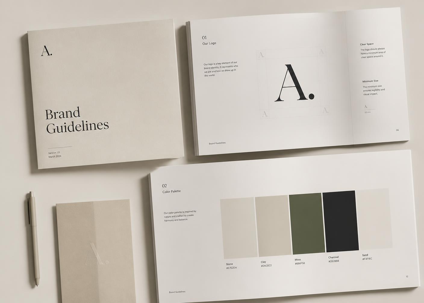 Brand-Guideline-Dokumente auf einer Arbeitsfläche